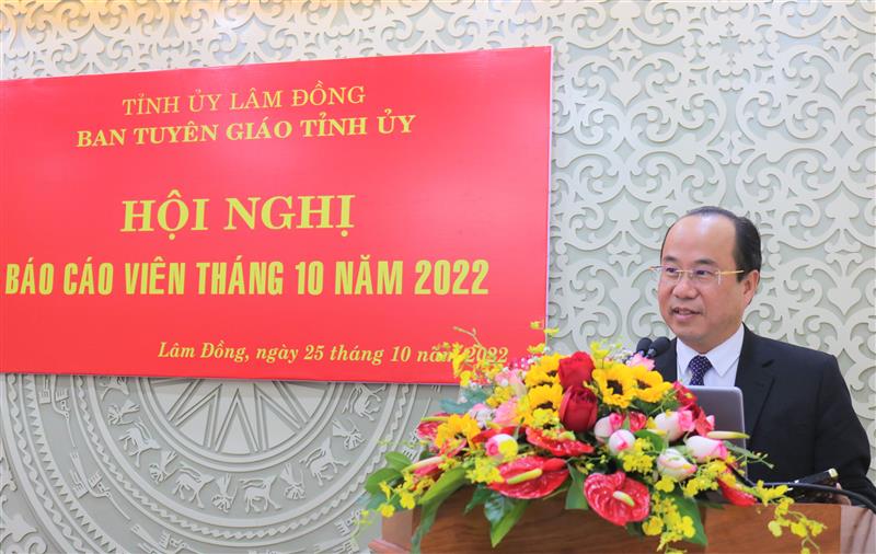Đồng chí Trần Thanh Hoài – Phó Giám đốc Sở Văn hóa Thể thao và Du lịch tỉnh Lâm Đồng đã thông tin chuyên đề.