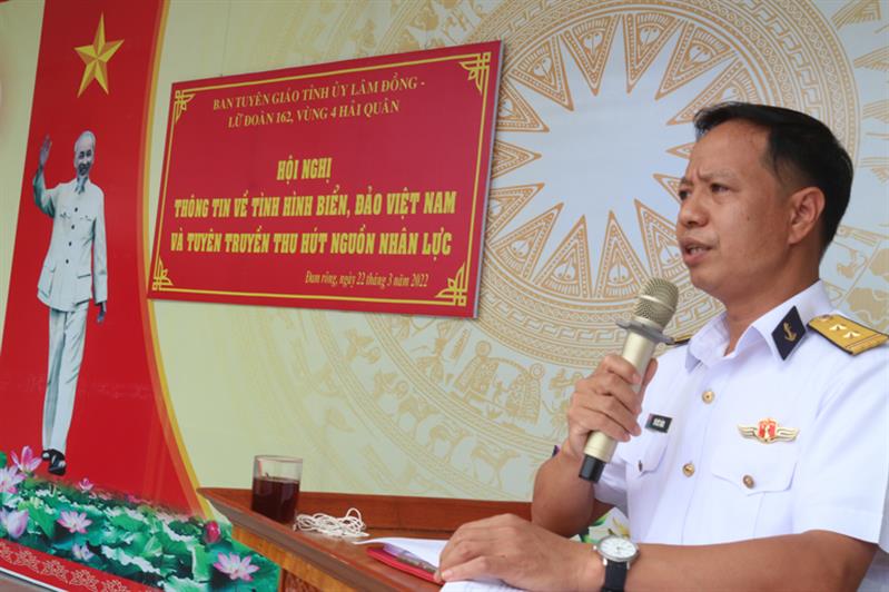 Thông tin tuyên truyền biển, đảo Việt Nam là việc làm thường xuyên trong công tác phối hợp giữa Ban Tuyên giáo Tỉnh uỷ Lâm Đồng và Lữ đoàn 162 - Vùng 4 Hải Quân.